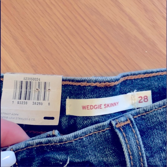Levi’s Wedgie Skinny - Picture 2 of 3